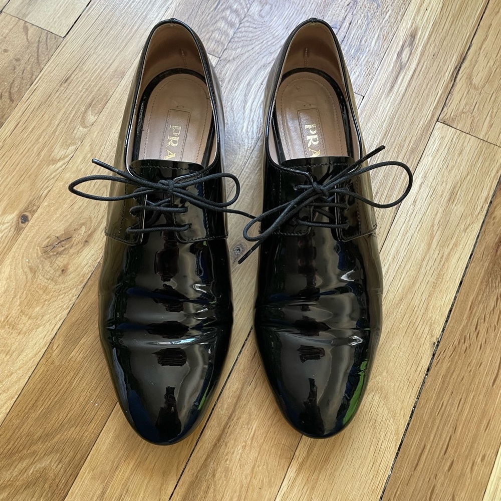 Prada 37,5 patent leather derbies